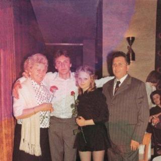 Zoran s sestro Jagodo ter mamo in očetom