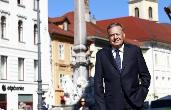 Zoran Janković v intervjuju za MMC RTV ocenjuje, da so parkirnine tudi način, da se število avtomobilov zmanjša